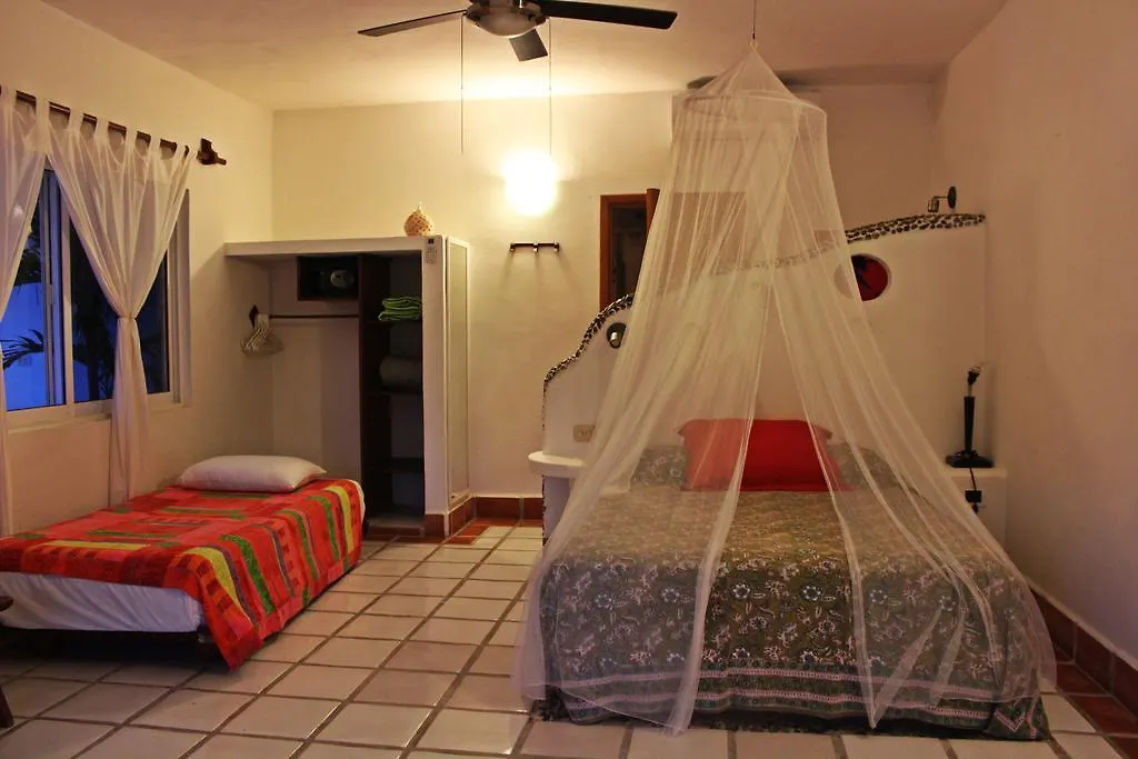 أكومال Hotel Que Onda