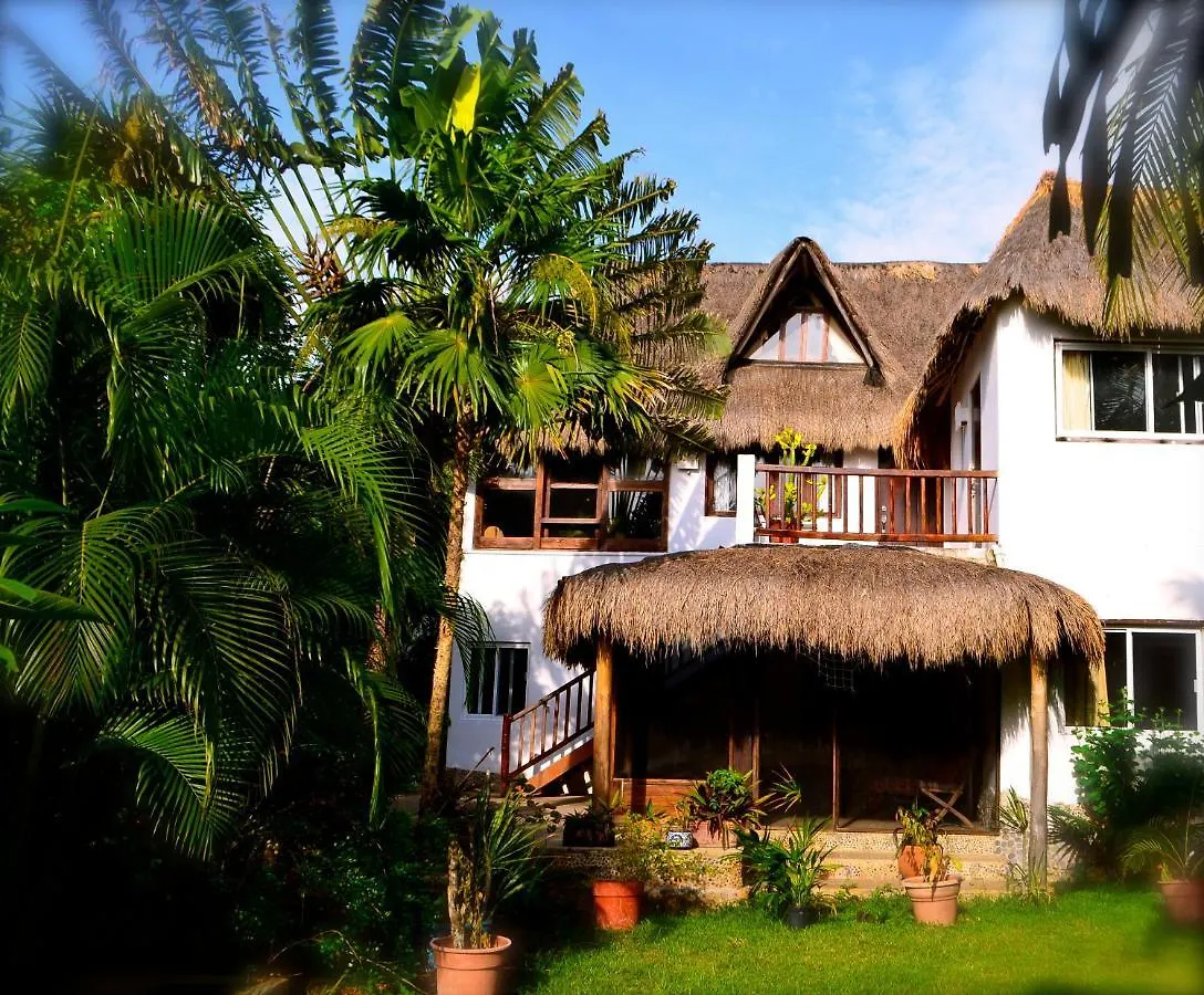 أكومال Hotel Que Onda